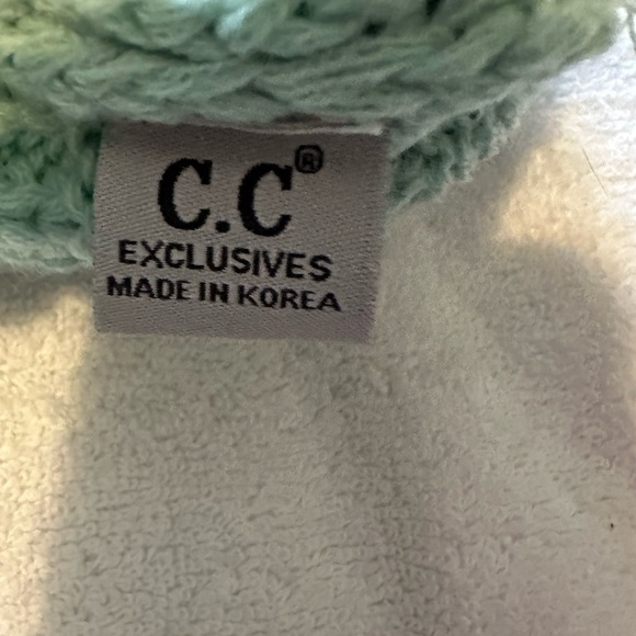 C.C. Baby beanie with pom poms mint green very good condition - Picture 4 of 8